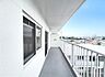 バルコニー：お洗濯ものを気持ち良く太陽の光で干せるのが嬉しいですね。