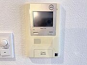 訪問者を確認できるTVモニター付きインターフォンです。