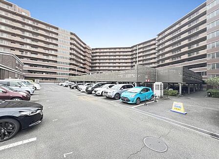 敷地内の平置き駐車場です。