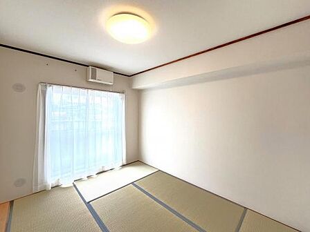 和室スペースです。畳のお部屋は寛げる空間ですね。