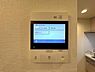 設備：訪問者を確認できるTVモニター付きインターフォンです。