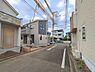 外観：前面道路を含めた現地写真です。