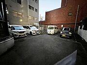 敷地内の平置き駐車場です。