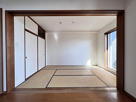 駐車場ももちろん完備しておりますのでお車所有の方にも心強いです。