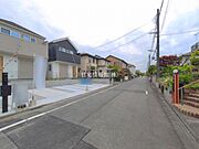 前面道路を含めた現地写真です。