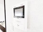 訪問者を確認できるTVモニター付きインターフォンです。