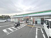 ファミリーマート 松木公園店まで約680m（徒歩9分）