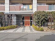 ゆったりとした印象のエントランスです。