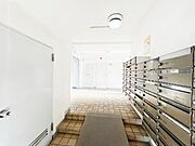 ゆったりとした印象のエントランスです。
