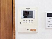 訪問者を確認できるTVモニター付きインターフォンです。