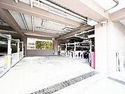 駐車場ももちろん完備しておりますのでお車所有の方にも心強いです。