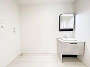脱衣所は小さなお子様がいるご家庭にも重宝されます。
