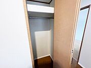 いつでもお部屋をスッキリお使い頂ける収納スペースを設置。