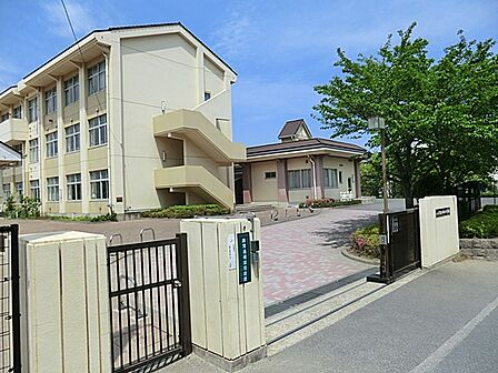 八王子市立鑓水小学校まで約650m(徒歩9分)