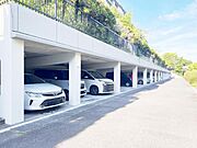 駐車場ももちろん完備しておりますのでお車所有の方にも心強いです。