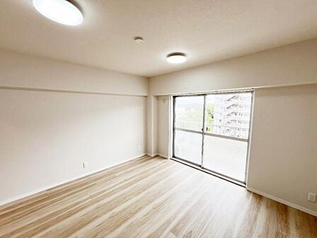家族団らんの場所としてゆったりと居心地の良いリビングです。