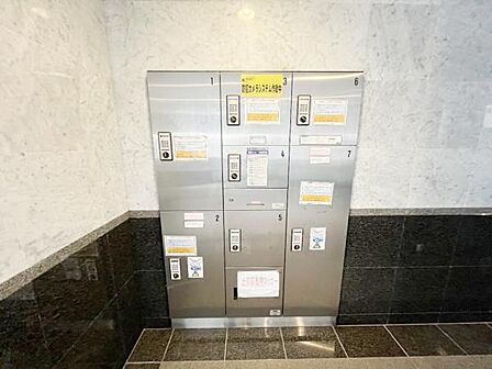 不在時にも荷物を受け取れる宅配ボックス。