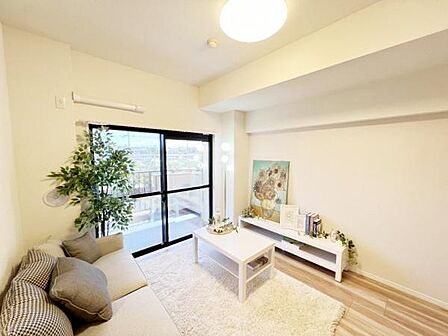 家族団らんの場所としてゆったりと居心地の良いリビングです。