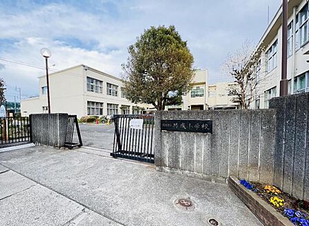 昭島市立共成小学校まで約820m(徒歩11分)