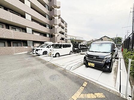 駐車場ももちろん完備しておりますのでお車所有の方にも心強いです。