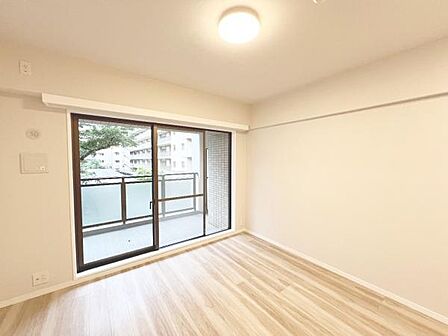 家族団らんの場所としてゆったりと居心地の良いリビングです。