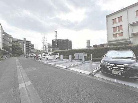 駐車場ももちろん完備しておりますのでお車所有の方にも心強いです。