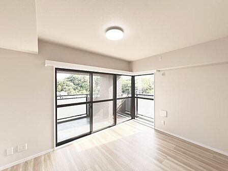 家族団らんの場所としてゆったりと居心地の良いリビングです。
