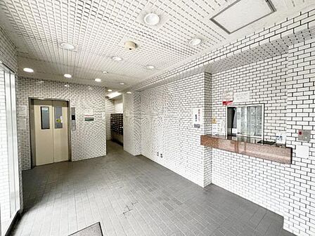 ゆったりとした印象のエントランスです。