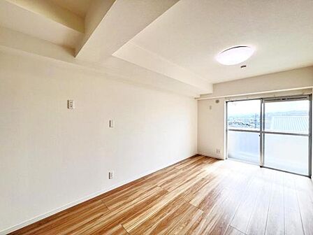 家族団らんの場所としてゆったりと居心地の良いリビングです。