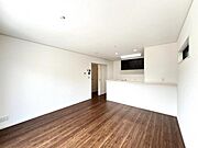 お食事中もキッチンと会話が楽しめるダイニングスペース。