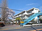 羽村市立羽村西小学校まで約700m（徒歩9分）