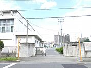 福生市立福生第二中学校まで約50m（徒歩1分）