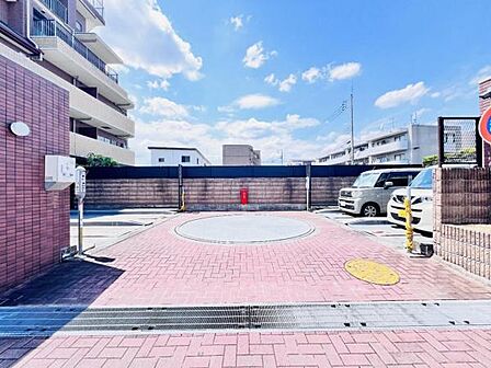 駐車場ももちろん完備しておりますのでお車所有の方にも心強いです。