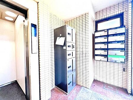 不在時にも荷物を受け取れる宅配ボックス。