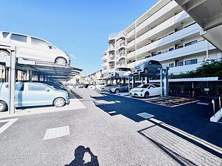 駐車場ももちろん完備しておりますのでお車所有の方にも心強いです。