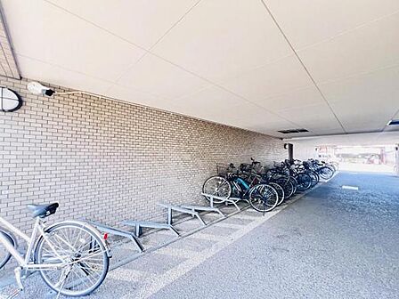 敷地内の駐輪場です。