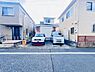 外観：前面道路を含めた現地写真です。