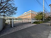 府中市立府中第三中学校まで約600m（徒歩8分）