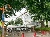 三鷹市立第四小学校まで約690m（徒歩9分）