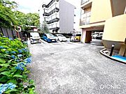 駐車場ももちろん完備しておりますのでお車所有の方にも心強いです。