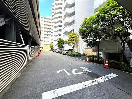 駐車場ももちろん完備しておりますのでお車所有の方にも心強いです。