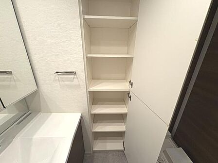 いつでもお部屋をスッキリお使い頂ける収納スペースを設置。