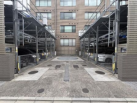 駐車場ももちろん完備しておりますのでお車所有の方にも心強いです。