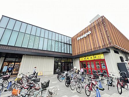 フレスポひばりが丘まで約54m（徒歩1分）