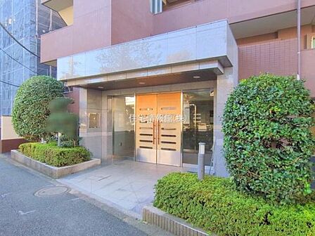 ゆったりとした印象のエントランスです。