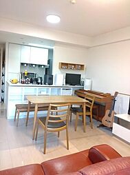 リビングダイニングになります。ご家族そろっての素敵な空間になりそうですね。暖かな日差しが差し込むリビングダイニングです。家族とゆったり時間を過ごせるリビングダイニング。