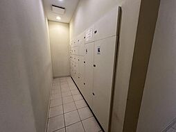 不在時にも荷物を受け取れる宅配ボックス。いつでも荷物を受け取れるのはうれしいですね。都合のいい時間に荷物が受取れます。