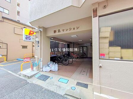 ゆったりとした印象のエントランスです。