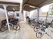 敷地内の駐輪場です。