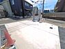 外観：前面道路を含めた現地写真です。
